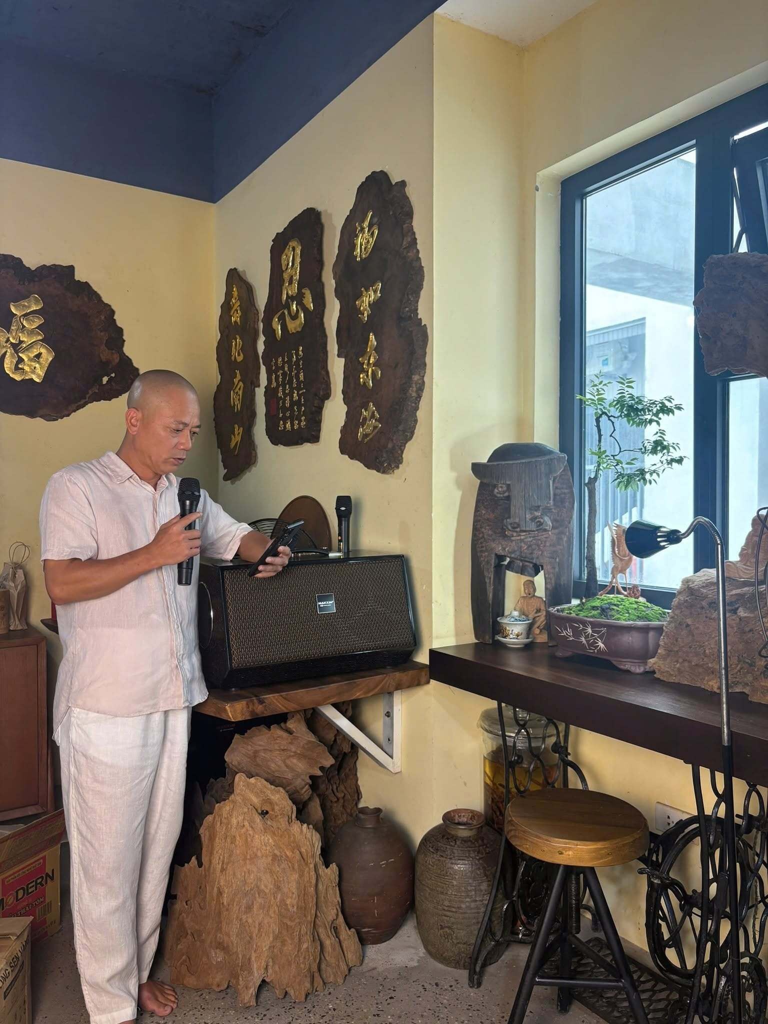 bat-ngo-nam-nghe-si-dinh-dam-kinh-doanh-ban-loa-dai-o-duong-kim-giang-ha-noi-4-1792047278.jpg