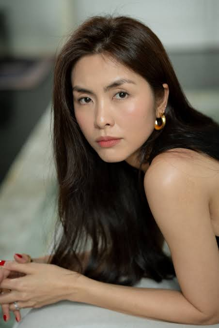 danh-tinh-nu-dien-vien-viet-lan-dau-lot-de-cu-100-guong-mat-dep-nhat-the-gioi-2026-dspl-2-1792028761.png