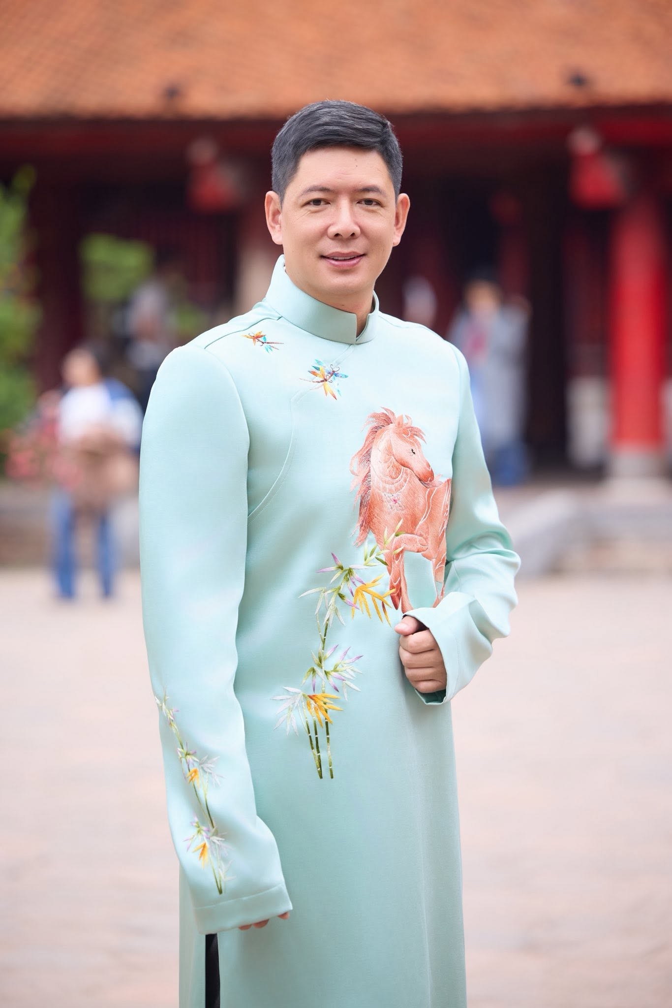 qua-khu-ban-sua-dau-nanh-lam-lo-xe-cua-nam-sieu-mau-dinh-dam-nay-vien-man-ben-vo-dai-gia-hon-tuoi-2-1792559596.jpg