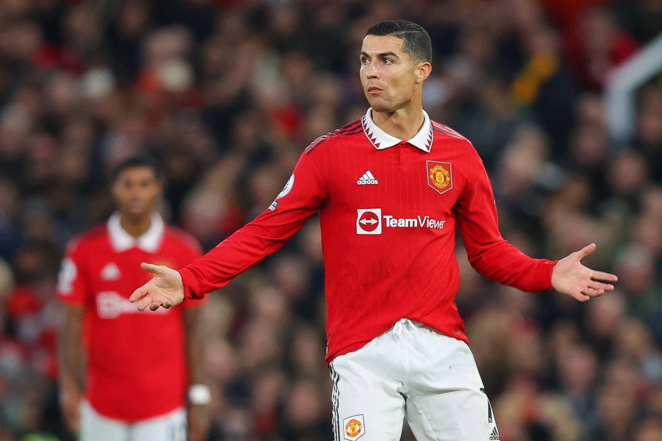 sau-4-nam-im-lang-ten-hag-lan-dau-22boc-tran22-goc-khuat-ve-thai-do-cua-ronaldo-tai-man-utd-2-1792556133.webp