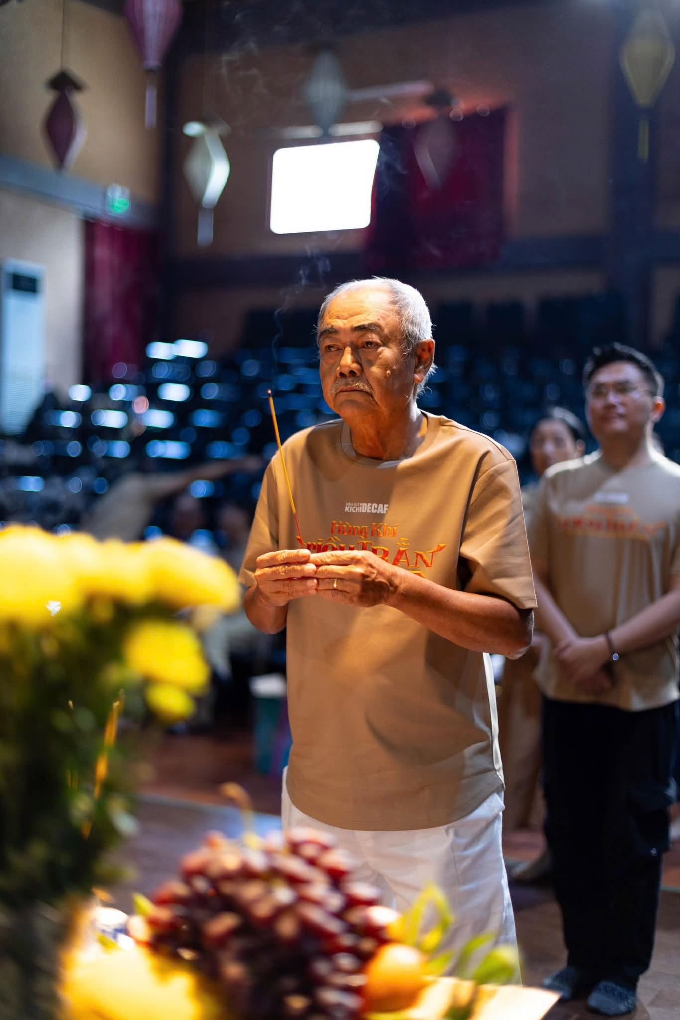 cuoc-song-u70-cua-nsnd-noi-tieng-ban-do-an-online-tu-lai-xe-may-di-giao-hang-2-1793173158.jpg