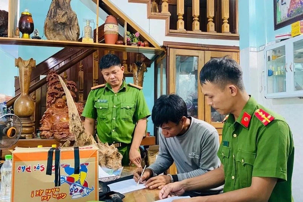phu-yen-bat-2-ke-chuyen-cay-o-to-de-trom-thu-hoi-tien-cua-nhieu-quoc-gia-edited-1748476026182-1748490015.webp