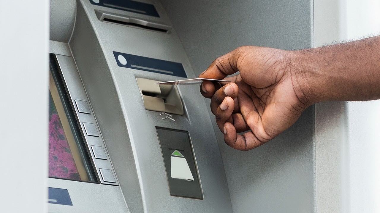 ngung-giao-dich-atm-1746837805.jpg