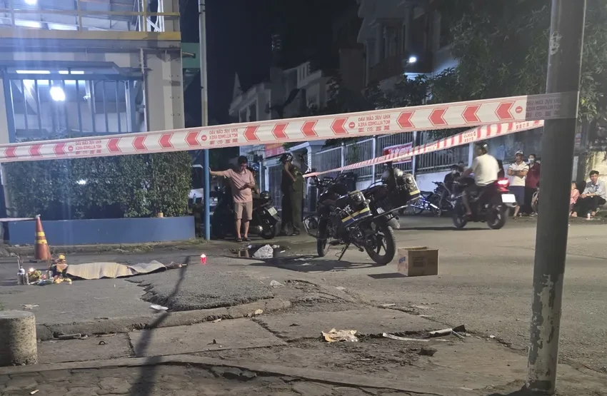 nguoi-than-om-be-gai-khoc-ngat-vi-bi-taxi-tong-tu-vong-trong-khu-dan-cu-5232-5274jpg-1753674641.webp