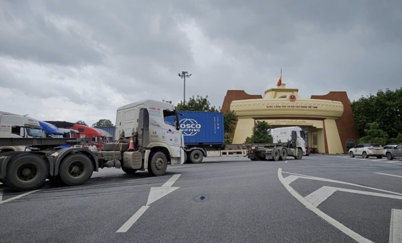 xe-bien-so-lao-tntx-qua-ckqt-lao-bao-2-1754128389.jpg