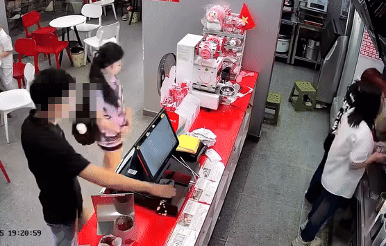 p1nezqebjd1-v2dwcre2nf2-38ynnm9ymw3-1758683488.gif