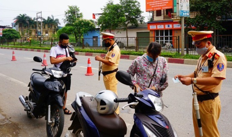 muc-phat-loi-vuot-ben-phai-voi-x-1742537588.jpg