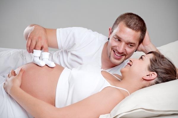 pregnant-woman-and-husband-1521804887-230-width600height399-1752052260.jpg