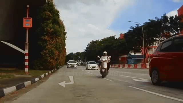 ezgif-70-year-old-motorcyclist-sent-to-hospital-after-accident-with-car-in-bartley-driver-arrested-1742186584.gif