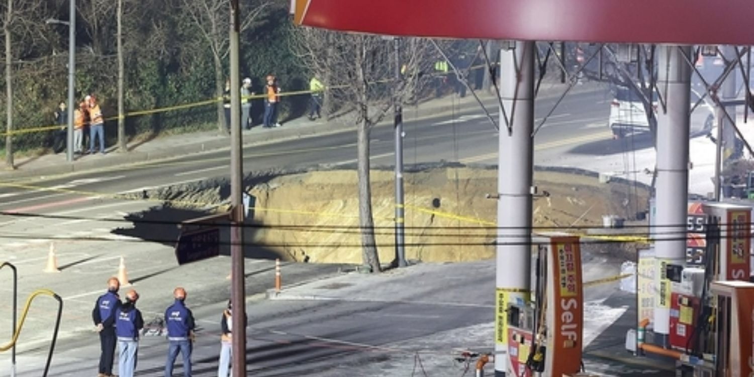 sinkhole-in-seoul-feature-image-1742916897.jpg
