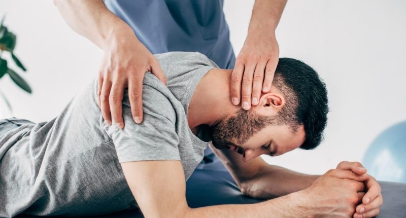 massage-or-chiropractor-for-stiff-neck-pnekhfjkte4lcoagg44wydrrqc03s80zuuibst2fnw-1744102314.jpg