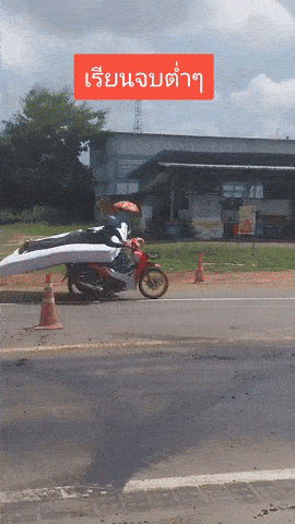 ezgif-6ecf551cb4177c-man-in-thailand-caught-riding-motorcycle-while-lying-on-mattress-1747900316.gif