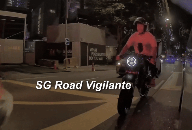 ebike-crash-gif-1-e-bike-rider-crashes-falls-between-2-cars-in-somerset-hurriedly-rides-off-without-slipper-1748832206.gif