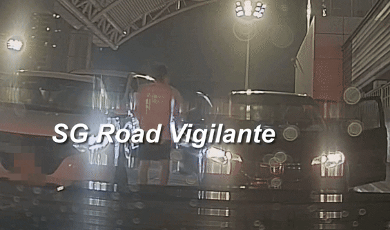 honda-checkpoint-gif-4-s-pore-registered-honda-driver-kicks-door-of-other-car-at-m-sia-checkpoint-gets-into-shoving-match-1748830031.gif