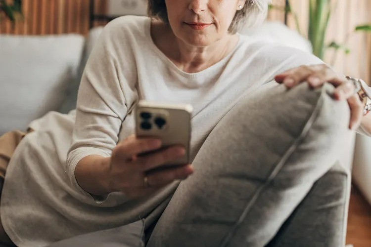older-woman-looking-at-cell-phon-1751874760.jpg