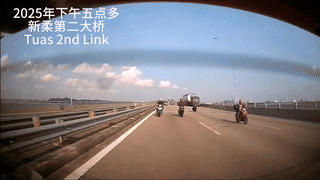chemical-tank-chemical-tank-falls-into-sea-off-tuas-second-link-after-lorries-collide-nea-warns-against-water-activities-1753429430.gif