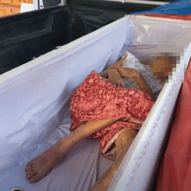 woman-found-alive-coffin-cremation-elderly-woman-in-thailand-presumed-dead-found-moving-in-coffin-moments-before-cremation-1764132415.gif