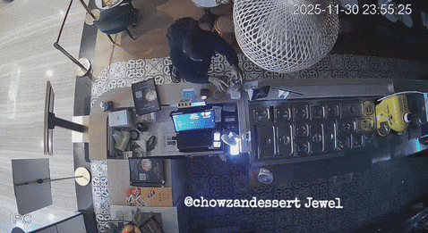 tips-jewel-changi-police-investigating-after-man-takes-tip-jar-from-dessert-shop-in-jewel-changi-airport-1764840933.gif