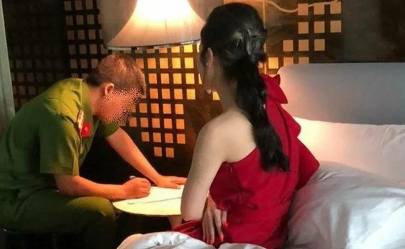 the-gioi-ngam-mai-dam-4-0-ky-2-tu-ong-luc-trieu-vy-dieu-hoa-hau-ban-dam-30-000-usd-15254504-1739951720.jpg
