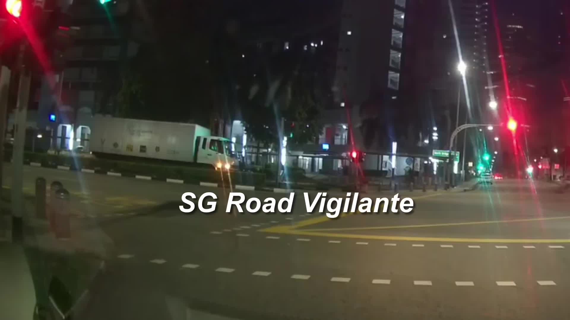 19jun2025-0629hrs-junction-of-victoria-street-jalan-sultan-cyclist-fail-to-conform-to-red-light-signal-get-hit-by-toyota-chr-1750650276.mp4