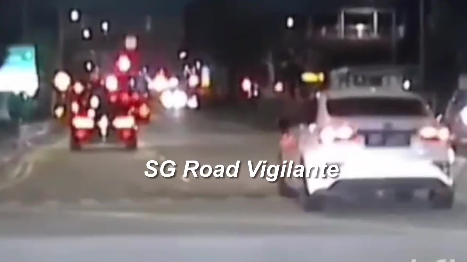 22feb2025-tampines-road-kia-rear-ended-changing-change-vehicle-and-flip-360-1740385377.mp4