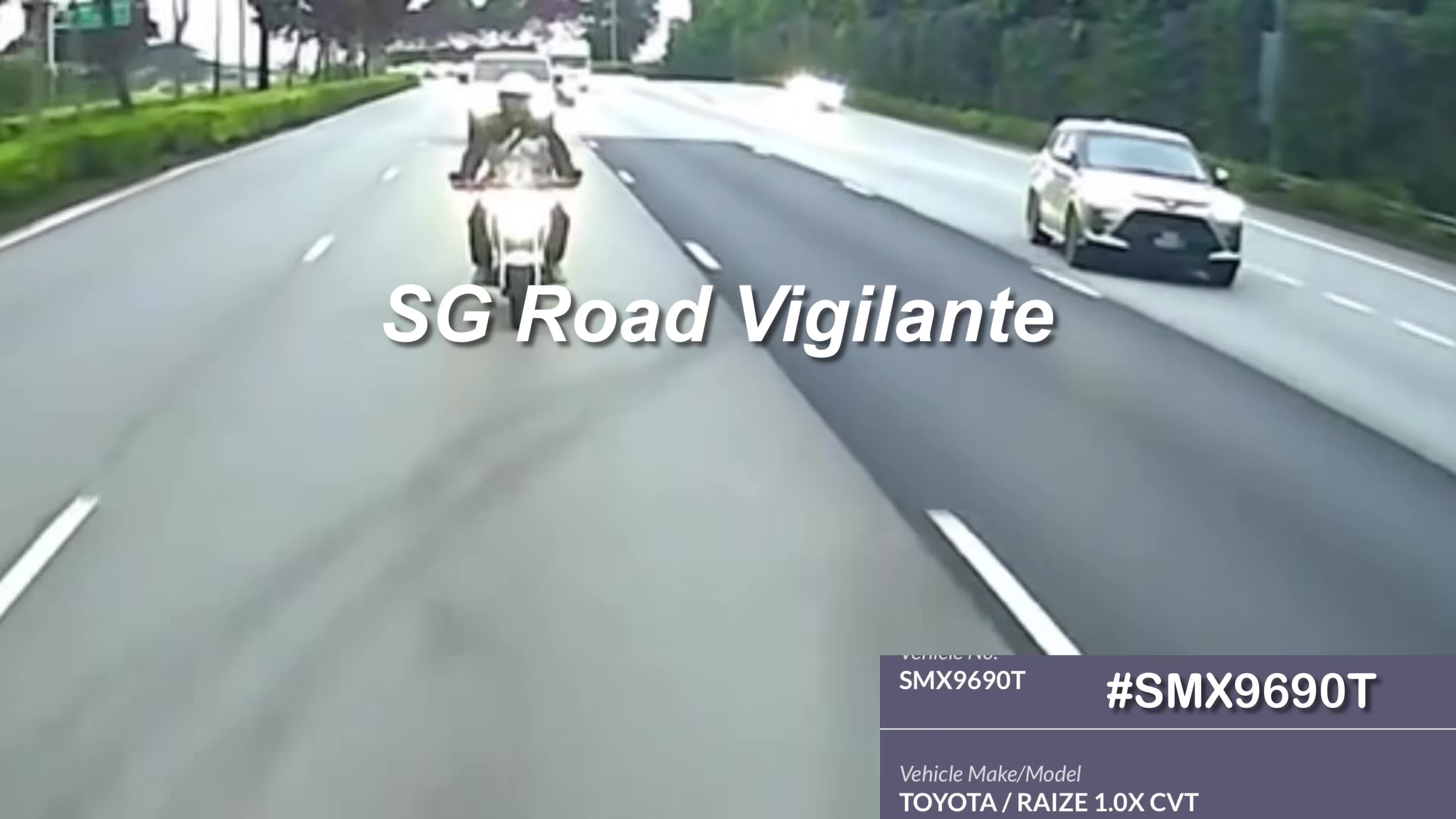 5apr2025-0720hrs-cte-after-ang-mo-kio-ave-3-phv-smx9606t-toyota-raize-lane-change-without-due-care-sideswipe-motorcyclist-on-lane-2-quoted-toyota-side-swipped-motorcyclist-1744040849.mp4