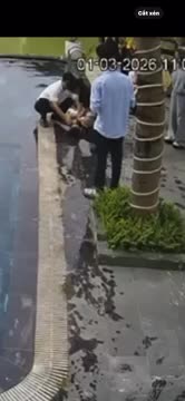 bac-si-quynh-huong-ep-tim-cho-tre-bi-duoi-nuoc-video-bvcc-1772521937.mp4