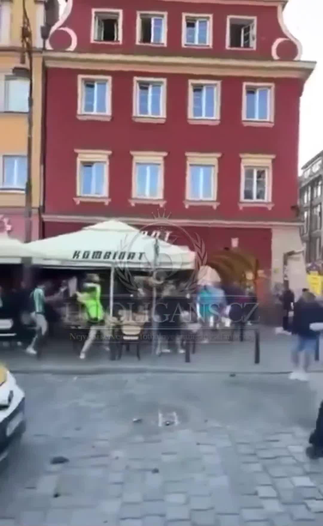 betis-and-chelsea-fans-in-wroclaw-this-e-1748403372.mp4