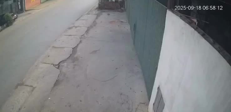 camera-ghi-canh-nguoi-dan-ong-dam-nhieu-nhat-vao-nguoi-phu-nu-o-hung-yen-he-lo-nguyen-nhan-1758189371.mp4