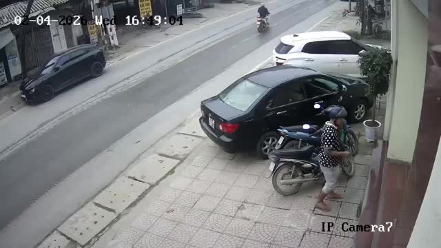 camera-vu-cuop-ngan-hang-o-lao-cai-doi-tuong-la-nguoi-dang-dieu-tri-tam-than-1770276764.mp4