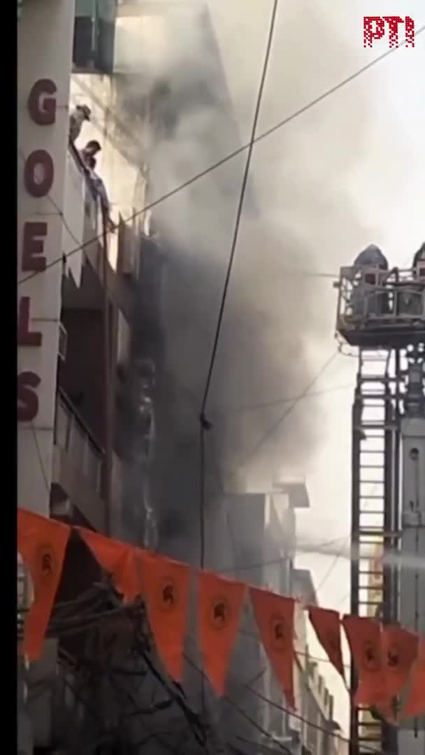 chay-toa-nha-5-tang-9-nguoi-trong-mot-gia-dinh-tu-vong-1773878724.mp4