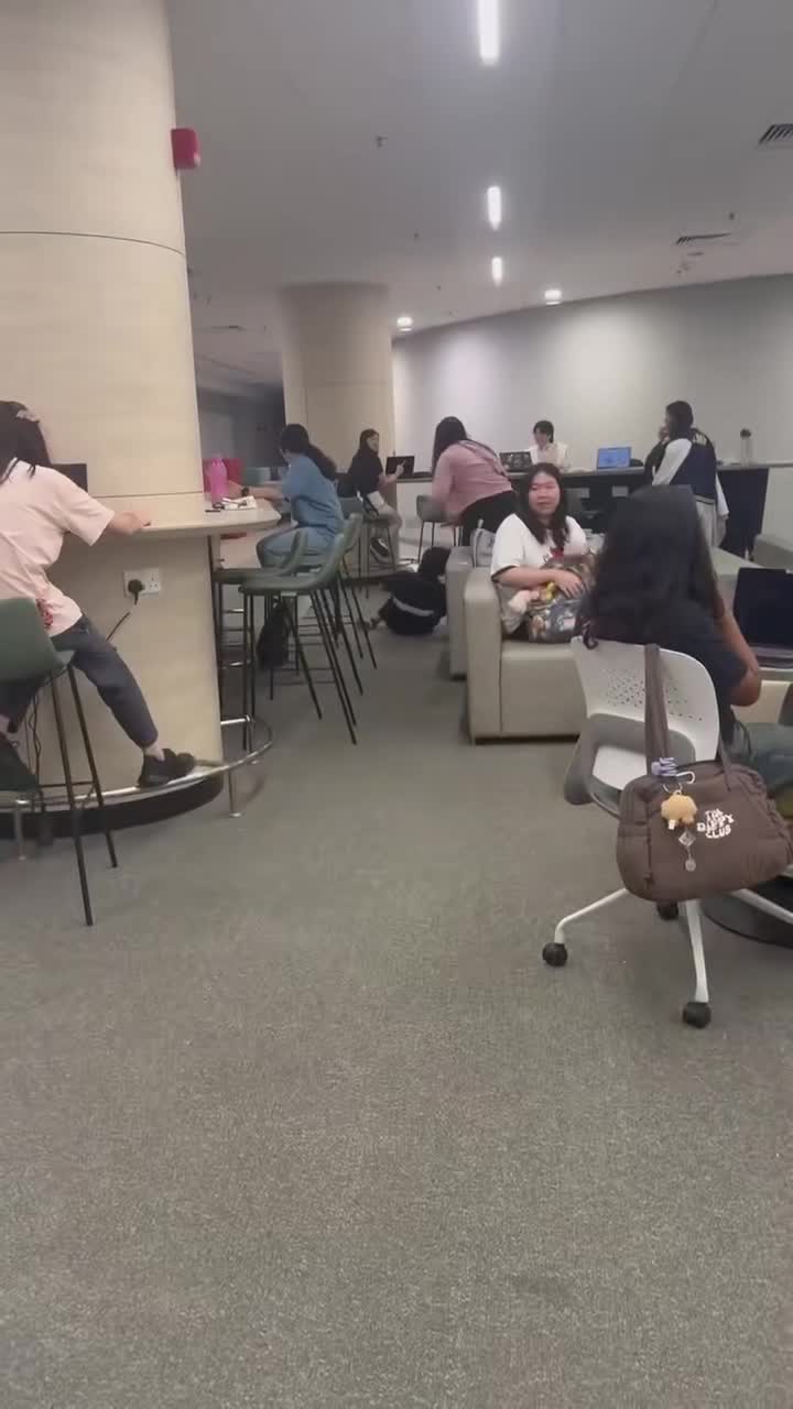 china-exchange-student-vs-smu-staff-1759483612.mp4