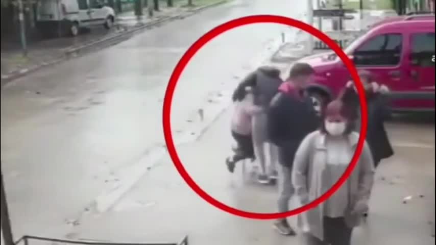 cho-pitbull-tan-cong-nguoi-1761360637.mp4