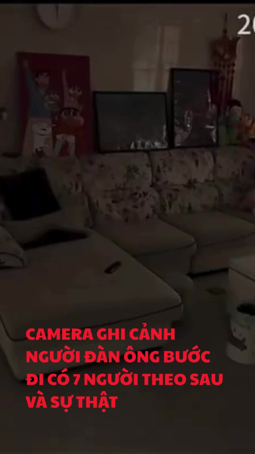 clip-camera-ghi-canh-nguoi-dan-ong-buoc-di-co-7-nguoi-theo-sau-saostarvn-1753849552.mp4