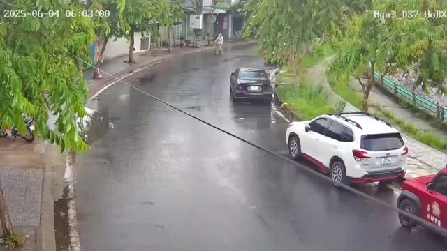 clip-chay-xe-may-tong-vao-tuong-2-sinh-vien-nuoc-ngoai-thuong-vong-1749023628.mp4