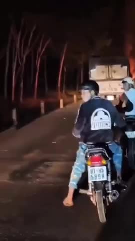 clip-hai-xe-may-gap-nan-hai-nguoi-chet-chay-1741565388.mp4