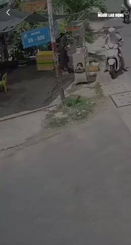 clip-kinh-hai-co-gai-bi-may-ep-nuoc-mia-cuon-xoay-nhieu-vong-o-tphcm-1779531507.mp4