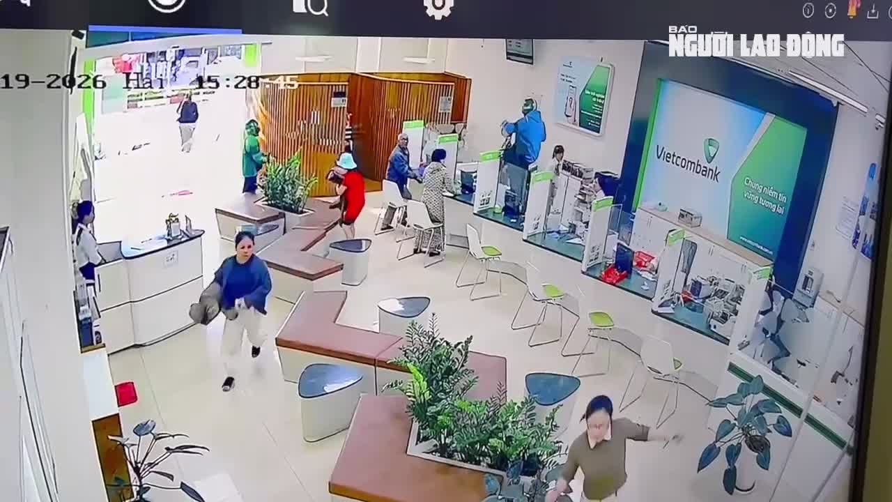 clip-vua-xay-ra-vu-cuop-ngan-hang-tao-ton-tai-gia-lai-1770359302.mp4