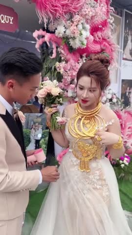 co-dau-tien-giang-deo-vang-kin-co-trong-ngay-cuoi-man-trao-qua-keo-dai-30-phut-1751009128.mp4