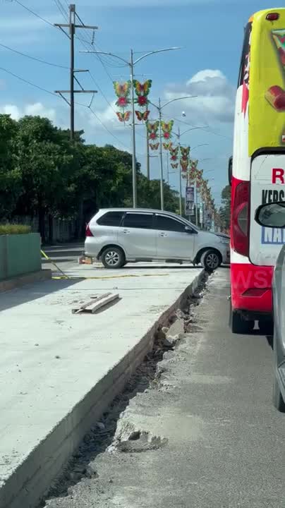 co-tinh-quay-dau-tren-dai-phan-cach-o-to-tra-gia-dat-1744699820.mp4