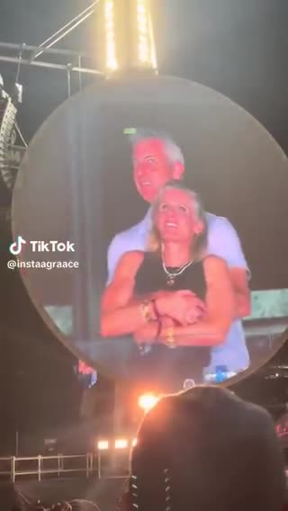 coldplay-puts-ceo-of-astronomer-and-head-1752807864.mp4