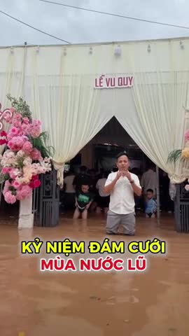dam-cuoi-ngay-ngap-lut-o-quang-tri-quan-khach-xan-quan-loi-nuoc-an-co-1789460962.mp4