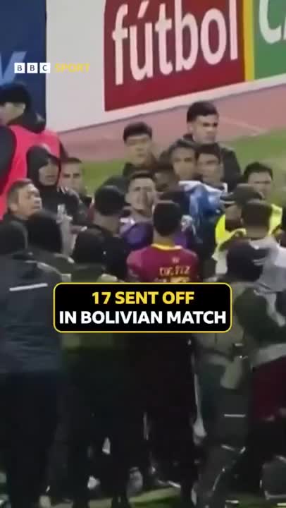 danh-nhau-nhu-phim-xa-hoi-den-o-tran-tu-ket-11-cau-thu-bi-the-do-tuoi-tre-online-1764291919.mp4