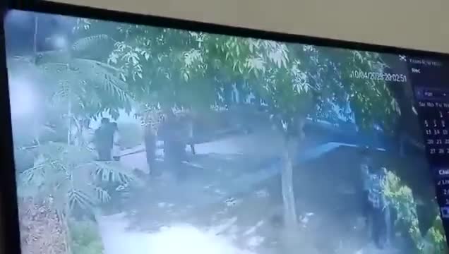 disturbing-cctv-visuals-lightning-strikes-5-students-at-teerthanker-mahaveer-university-in-ups-muradabad-2-in-critical-condition-1744595480.mp4