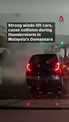 gio-manh-cuon-bay-o-to-gay-va-cham-trong-con-giong-bao-o-damansara-malaysia-cna-1791961336.mp4