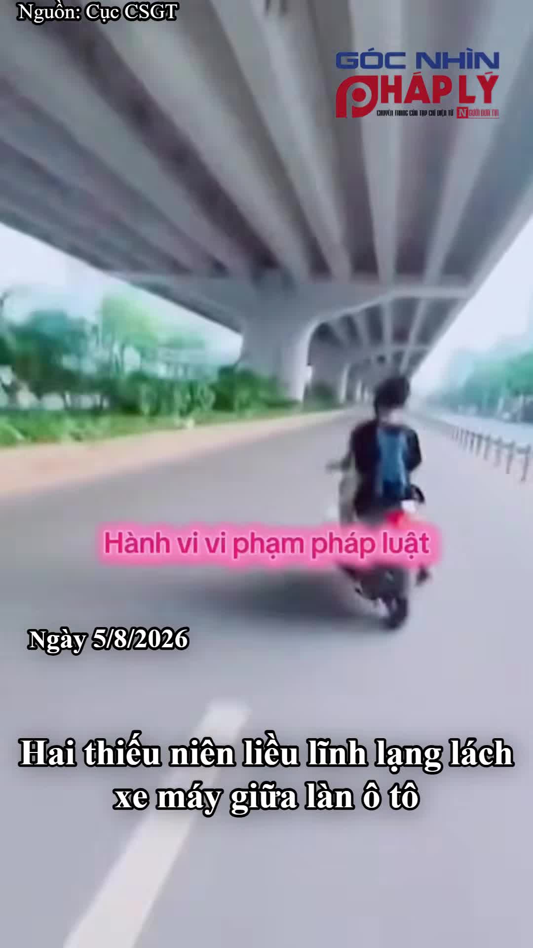 hai-thieu-nien-lieu-linh-lang-lach-xe-may-giua-lan-o-to-1-1785902376.mp4