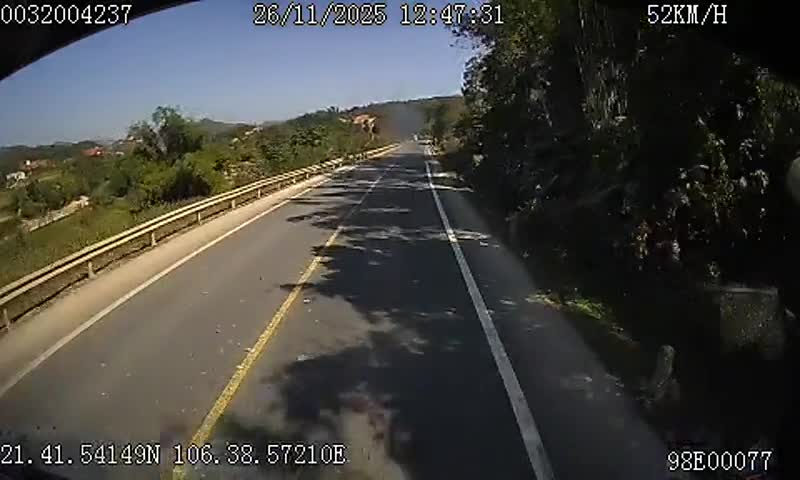 hien-truong-vu-tai-nan-giao-thong-o-lang-son-o-to-7-cho-va-cham-xe-tai-4-nguoi-tu-vong-1764161805.mp4