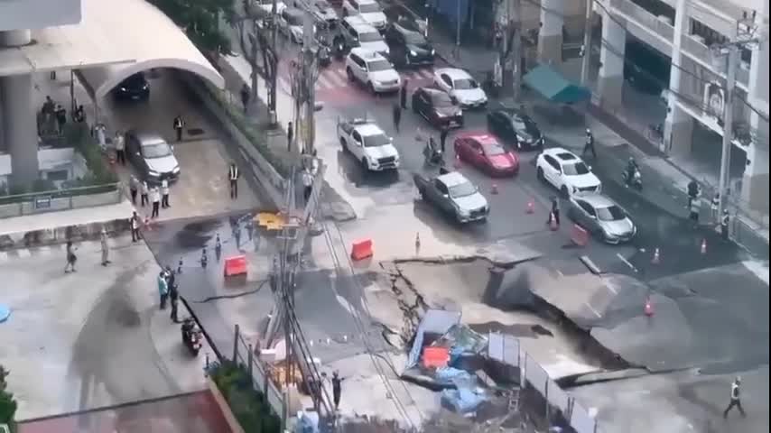 ho-tu-than-sau-50m-xuat-hien-tren-duong-pho-bangkok-1758700753.mp4