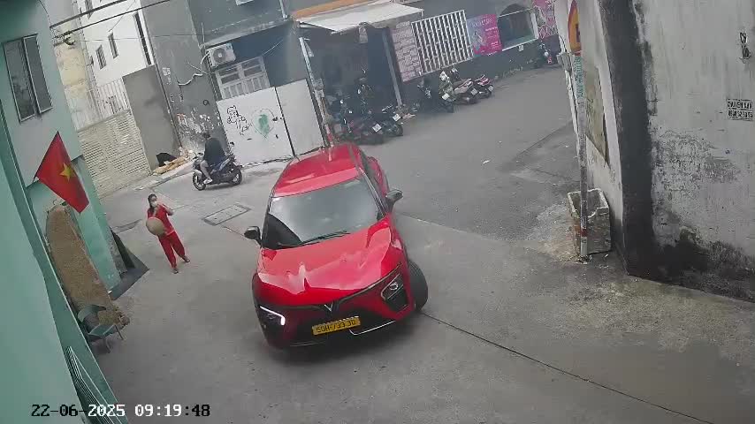 hoc-sinh-lop-10-o-tphcm-mat-tich-sau-khi-len-xe-taxi-1751189345.mp4