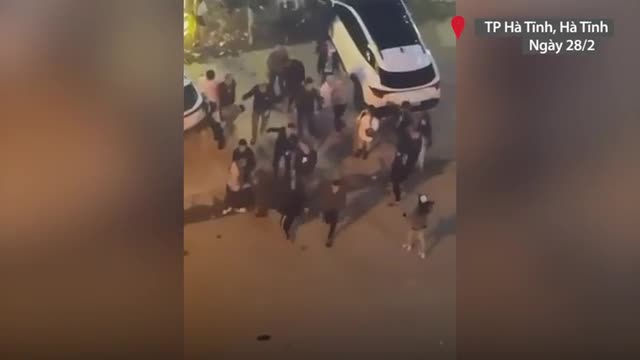 hon-chien-tai-vu-truong-mot-nguoi-chien-1740729515.mp4
